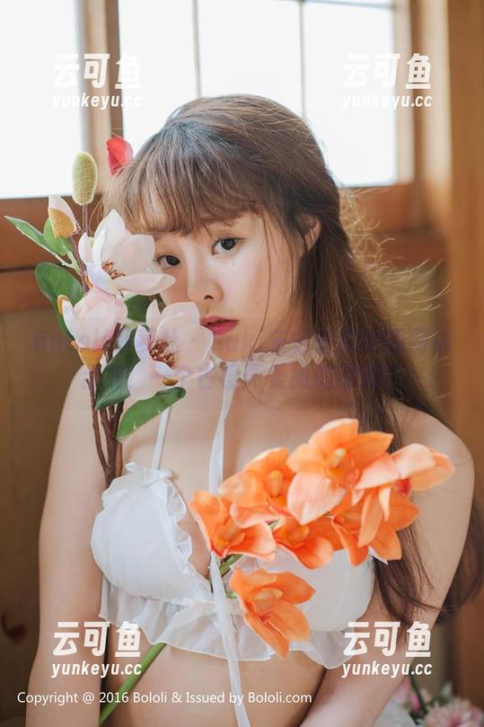 BoLoli菠萝社 - Suki朱忆音和她的网袜合集，一个古怪而美丽的图册？
