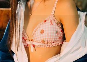 GIRLT果团网 – 我在海边看周妍希：原图不露脸，但超能引人想象！