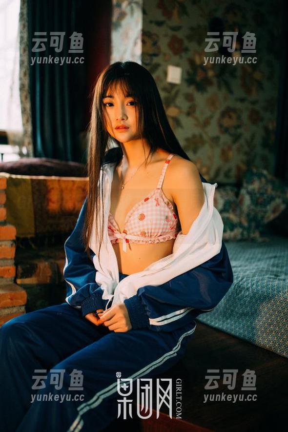 GIRLT果团网 - 我在海边看周妍希：原图不露脸，但超能引人想象！