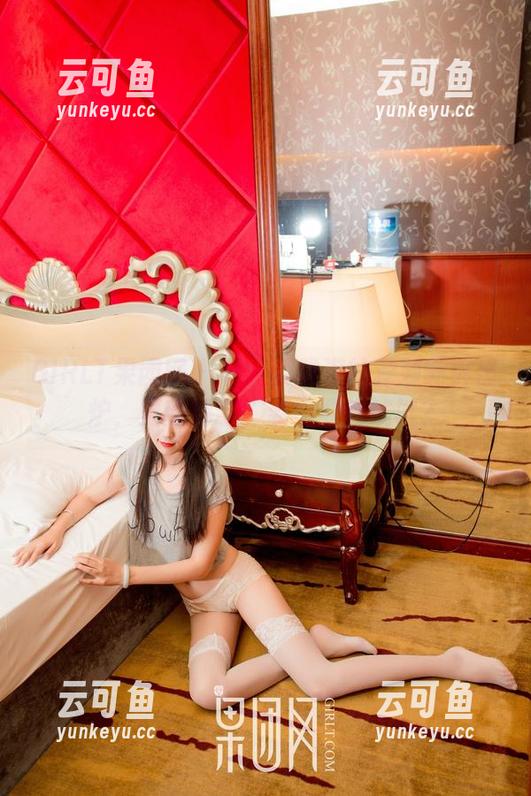 GIRLT果团网 - 看！莫雅淇的套装新鲜出炉，更新到手，要不要也试试？