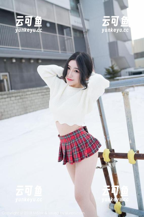 MiStar魅妍社 - 黄歆苑带你看吃草的小脚：高清、壁纸，让腿也穿越时空！