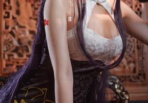 Sakiiii翎柒的白毛衣原图，果然是种‘看这看那’的绝妙业务！