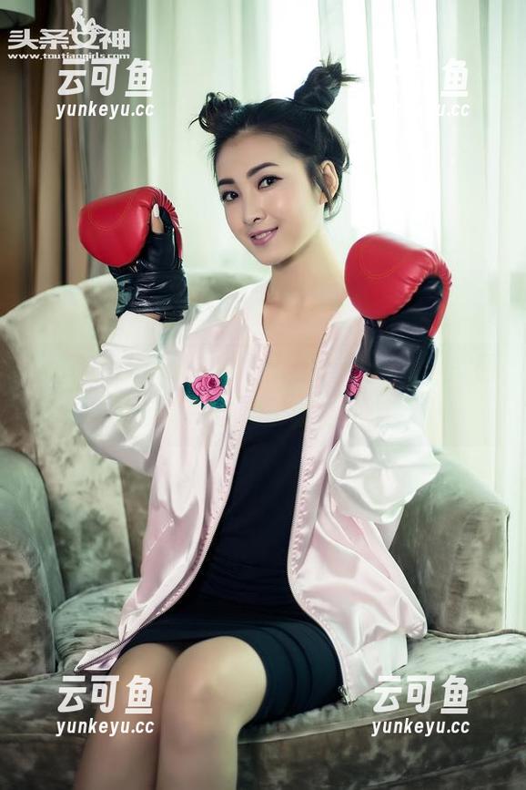 TouTiao头条女神 - 作品“奶牛”，李丽莎仅靠一条绳子就能钟情。