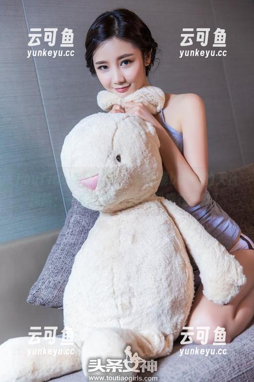 TouTiao头条女神 - 杨漫妮baby的天台探险：一图包告诉你她到底在想啥！