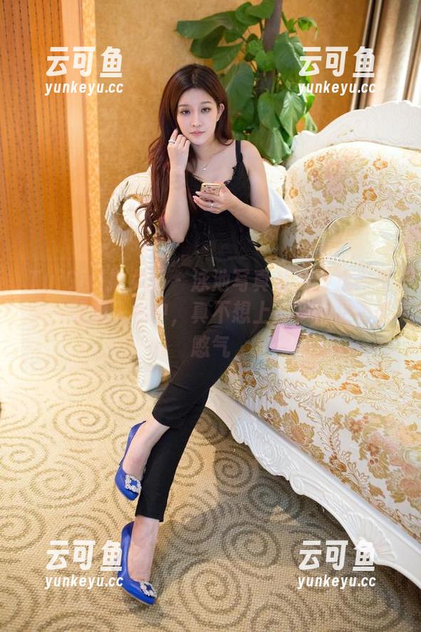 TuiGirl推女郎 - 泳池写真系列：跟何何夕一起潜入水中，真不想上岸，但又不能憋气
