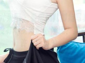 UGirls尤果网 – 看信悦儿御姐写真，你脑海中有没有个女神影像浮现？我有，但也许是错位的。
