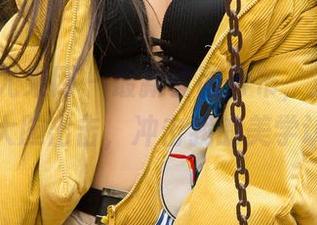 UGirls尤果网 – 最新套图公布，王瑞儿制服风大胆出击，冲击我的美学认知。