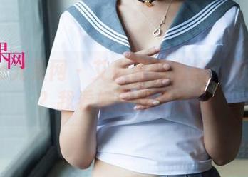 UGirls尤果网 – 艾小青的私拍：修女角色？我看她更像个女神