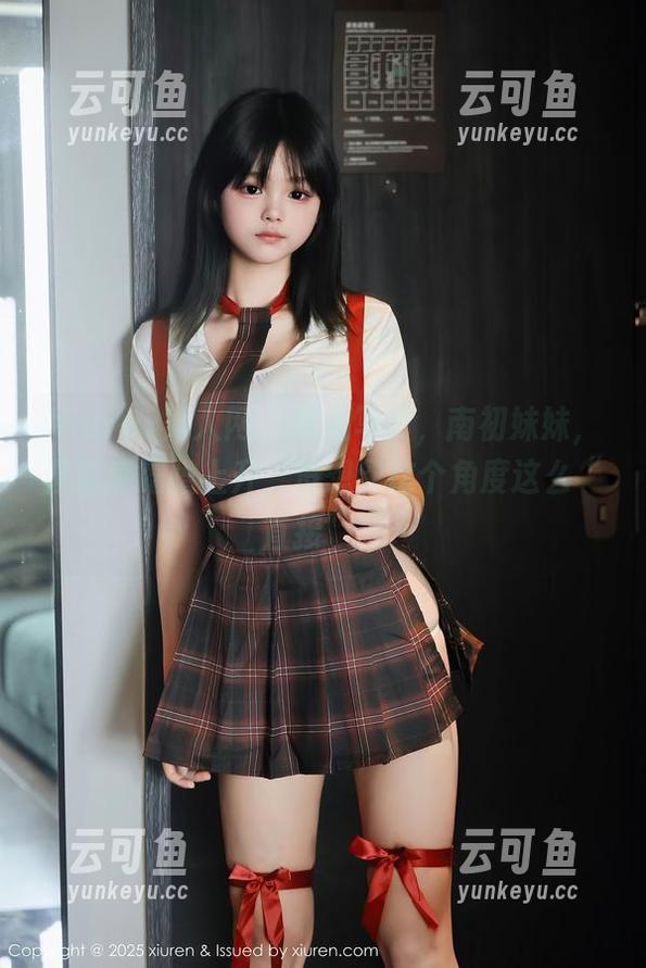Xiuren秀人网 - 裸足写真，南初妹妹，画面感蹭蹭上升，没想到这个角度这么“直接”。