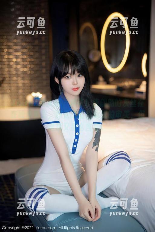Xiuren秀人网 - 神奇！唐翩翩的灰丝在在线合集里，像是试图挑逗我的审美，但是却又那么含蓄。