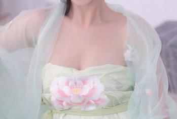 Xiuren秀人网 – 夏旖诺的泳衣作品集，下载来试试看，或许找到了度假的灵感…
