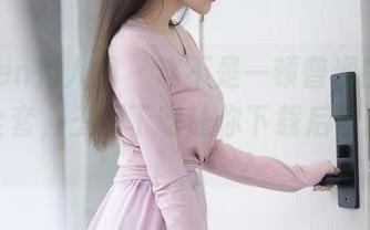 Xiuren秀人网 – 这不是一顿普通的“厨娘”全套，王俪丁呀让你下载后自成一派。