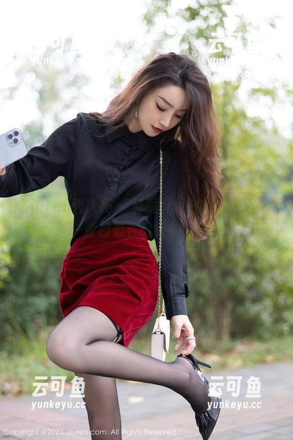 Xiuren秀人网 - 鱼尾fish的长腿套图，每一张都像在轻轻挑逗眼球。