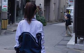 Xiuren秀人网 – 巴不得麻吉小兔子每天都放福利，校服图集就是馋人的小甜点，总想翻出回忆。