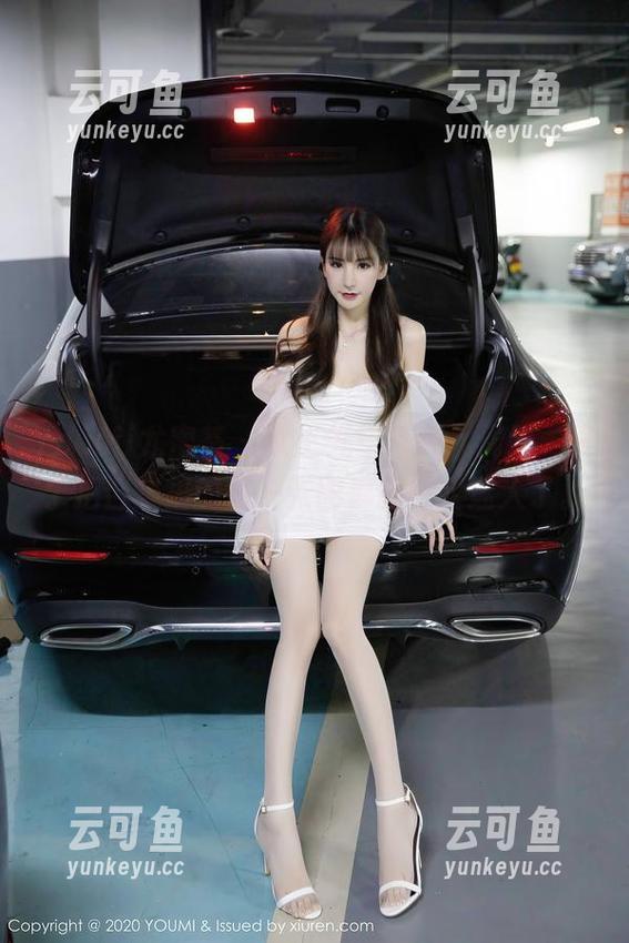 YouMi尤蜜荟 - 女王气场打开，周妍希终于把合集里的每一张图都拍得太迷人了。