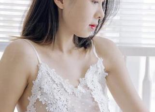 partycat轰趴猫 – 可乐Vicky分享红裙写真，看完让我忍不住点开网盘的好奇新发现。