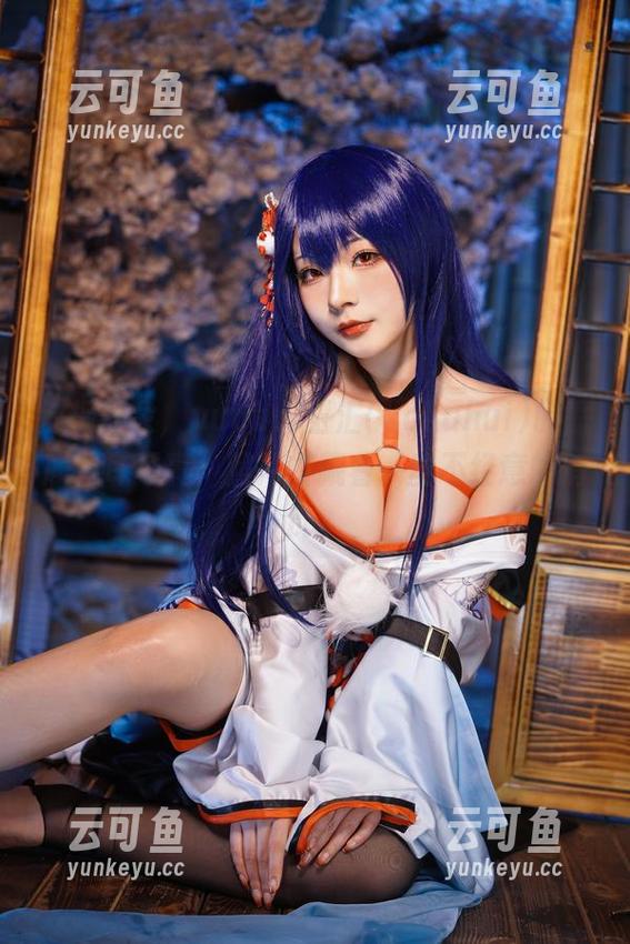 捕捉耳朵，yuuhui玉汇(kokuhui)的麋鹿兽耳写真，照片中藏着一丝不经意的俏皮。