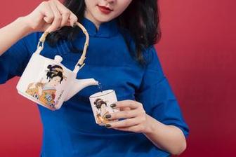 丽柜 – 挑战极限的汐汐：在秘林中舞蹈，偶尔也要抱怨草丛里的虫子！