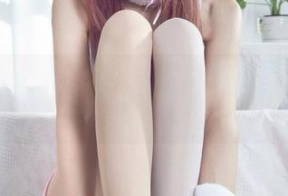 丽柜 – 晚上看肖肖的红裙写真，我…我竟然没用花钱？免费照片熬夜伤害太大。