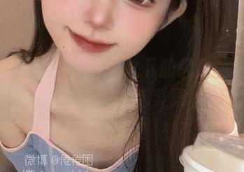 倦倦喵的私拍：白丝之下的轻盈意境，不说话也心有灵犀