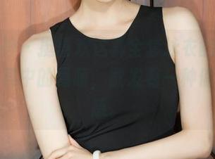 克拉女神 – 挺喜欢这群全套泳衣的图片，特别是其中的嘉萌，散发着一种俏皮的性感。