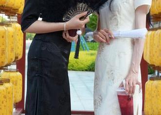 初夏女神 – 从点点的旗袍作品里，找到过时的风格？