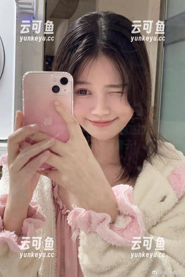 合集里英梨梨的皮衣像是个魅惑的风筝，随风飞舞的千反田鹿子！