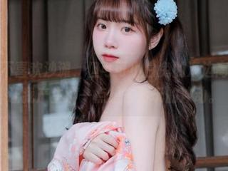 虽然我不喜欢沙滩，但可可小白兔的海边高清写真让我产生了一点想去游玩的冲动。