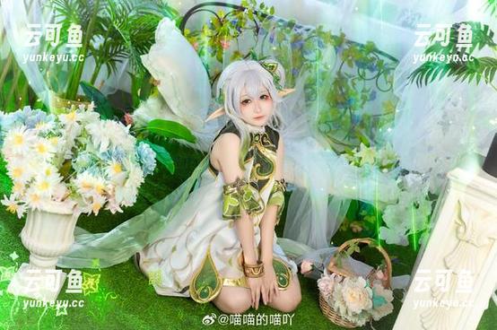 喵喵的喵吖，她的红裙写真，图包里的信息量大得惊人