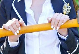 嗲囡囡 – “小蛮妖Yummy和她的眼镜图集：不把我迷晕都难，记得下载！”–给我推荐几种我也想试试的款。