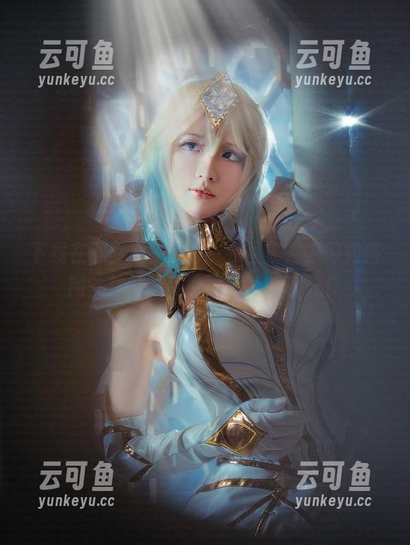 下载在下萝莉控ii的皮衣图集，学习如何用一件外套就能引起万千目光！