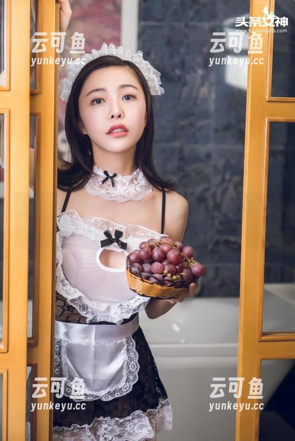头条女神 - 这个图片合集里，张蓝欣的裤里丝值得研究一番。