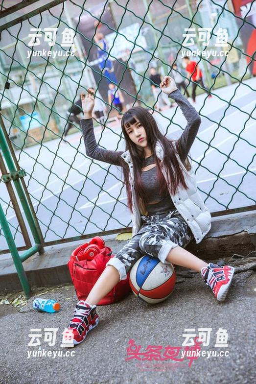 头条女神 - 艾小青在线写真，让人误以为满分女孩真的存在？