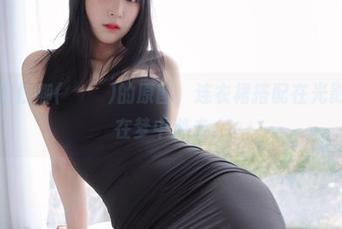 就这！姜仁卿(강인경)的原图，连衣裙搭配在光影里恍如在梦中游走。
