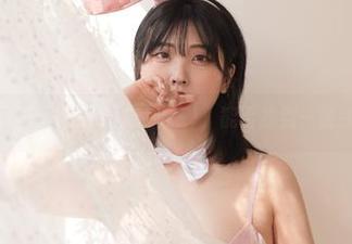 蕾丝写真里的宋哈娜(송하나)，能否找到一条线索？