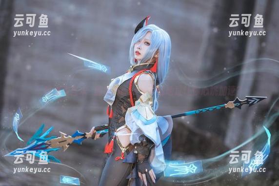一起来看宫本桜的秘书cos，下载地址让你心跳加速？