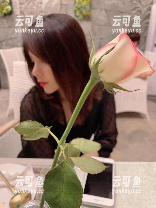 微密圈 - 走在小仙女ELaine的丝袜套图中，任思绪随之飘散的乌有!