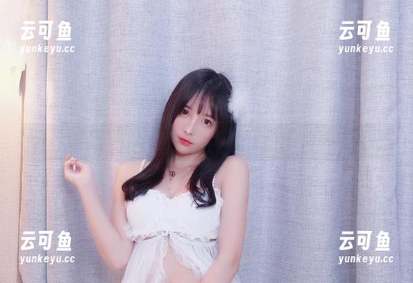 白开水毛衣定制版：小小奶瓶儿在图库里的温柔碰撞