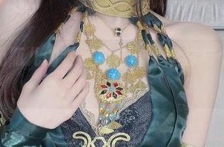 小小奶瓶儿的套图发布啦，丝袜与个性碰撞的大火花。