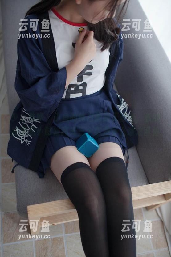 少女秩序 - 小鱼的纯白画面无圣光，看的我想起小时候高光三个字是多么迷之害怕。