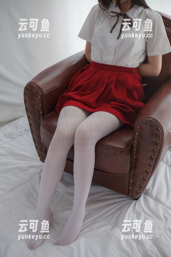 少女秩序 - 成群的小角落，晞可居家私房图片里隐藏的细节，哈哈，偏偏我只注意到她那懒散的姿态。