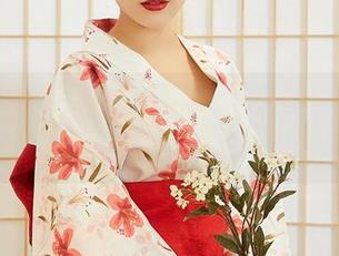尤蜜荟 – 在田冰冰的私房写真里，美足成了新晋主角，脚后跟也有春天。