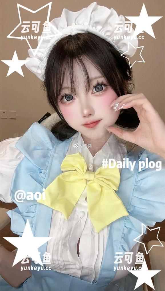 私房写真里的嶋葵，美足是重头戏，但我的眼睛好像不太听话……