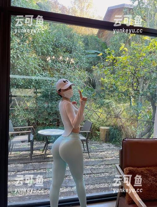 微密圈 - 私拍美图大盘点，左公子666和大白兔奶糖的“啾”碰撞！