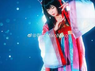 在御子Yumiko身上，私拍的皮衣展翅飞翔，套图含蓄又张扬！
