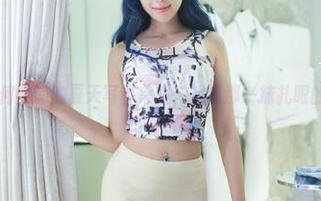 推女郎 – 在何奕恋的夏天写真集里，找到那一抹扎眼的“够热”。