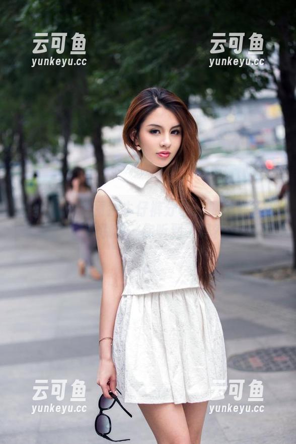 推女郎 - 李丽莎牛仔裤分享：那条裤子好像会说话…你听到了吗？