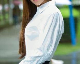 推女郎 – 秋天的新鲜写真，王馨瑶的高跟鞋又出场，能不能别让我想起磨脚的回忆？