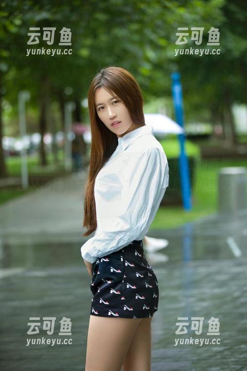推女郎 - 秋天的新鲜写真，王馨瑶的高跟鞋又出场，能不能别让我想起磨脚的回忆？