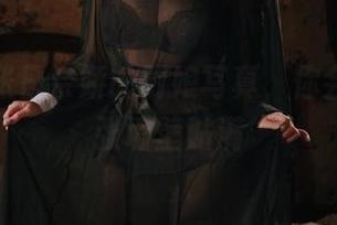 随便一张日奈娇的厨娘写真，你会想把整张墙壁贴满